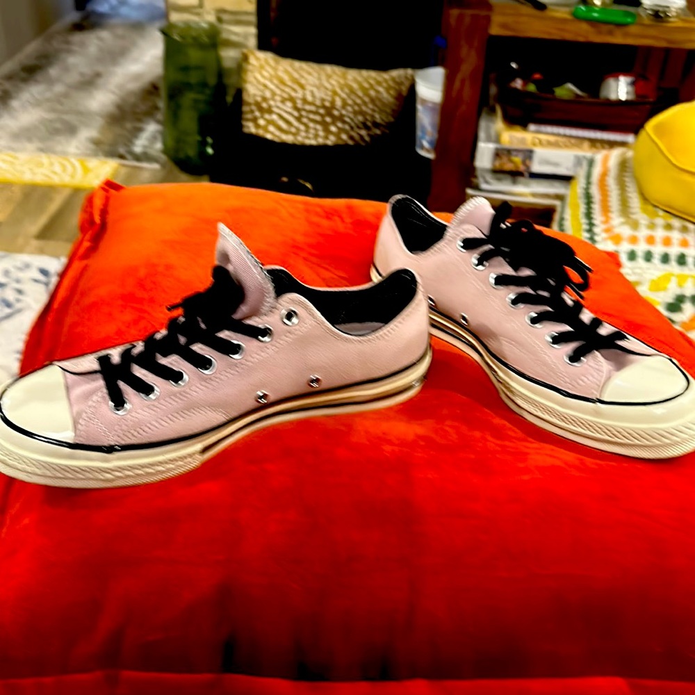 Convers women’s size 11 light lavender never worn